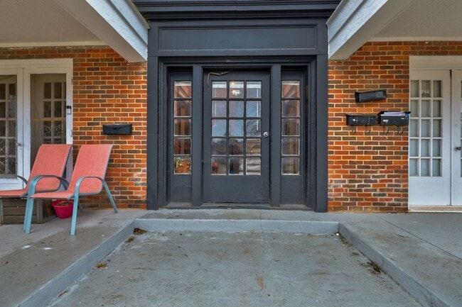 Building Photo - Lovely 1 Bed Home with new Balcony: 1407 1/2 Northwest 17th Street