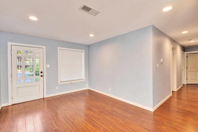 Building Photo - 8702 Parkfield Dr