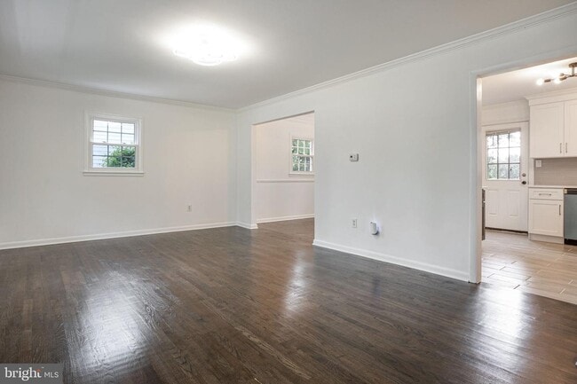 Building Photo - 4809 Camelot St