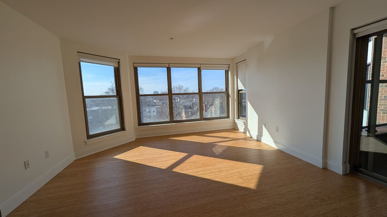 Sunny, Modern, Renovated Allston 2-Bed/2-Bath Steps from Packard's Corner! - Sunny, Modern, Renovated Allston 2-Bed/2-Bath Steps from Packard's Corner!