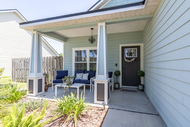 Building Photo - Spacious 3BR/2BA Home with Open Layout, Is...