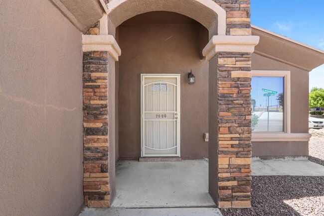 Foto del edificio - 7000 Long Meadow Dr