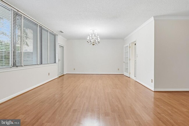 Foto del edificio - 3709 S George Mason Dr