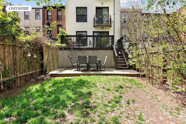 Building Photo - 353 6th St