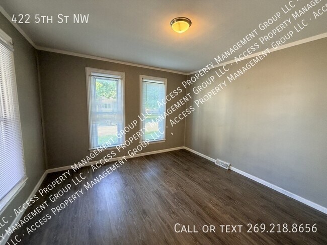 Building Photo - 422 5th St NW