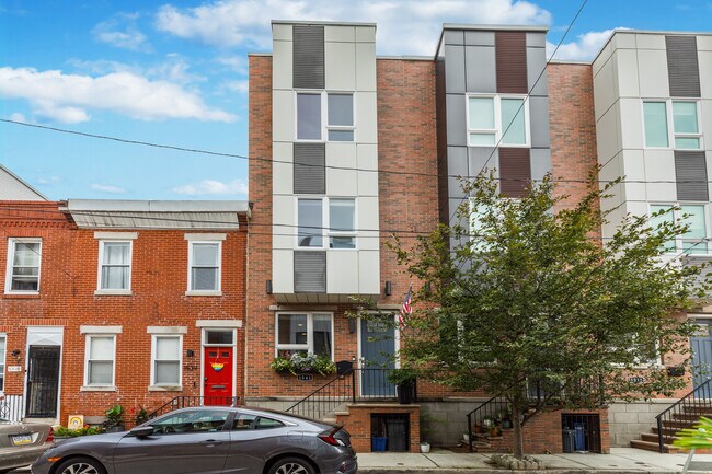 Building Photo - 1541 S Dorrance St
