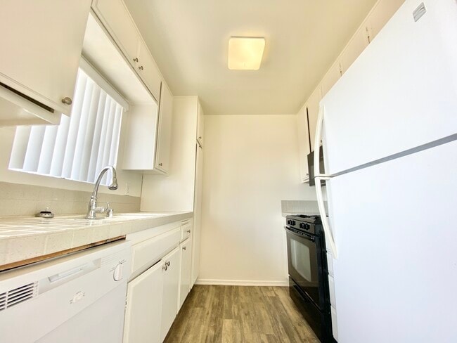 Building Photo - 3423 Mentone Ave Los Angeles CA 90034