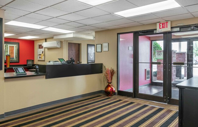 Lobby and Guest Check-in - Furnished Studio - Merrillville