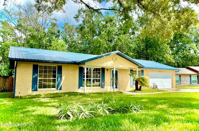 Building Photo - 8717 Pinon Dr