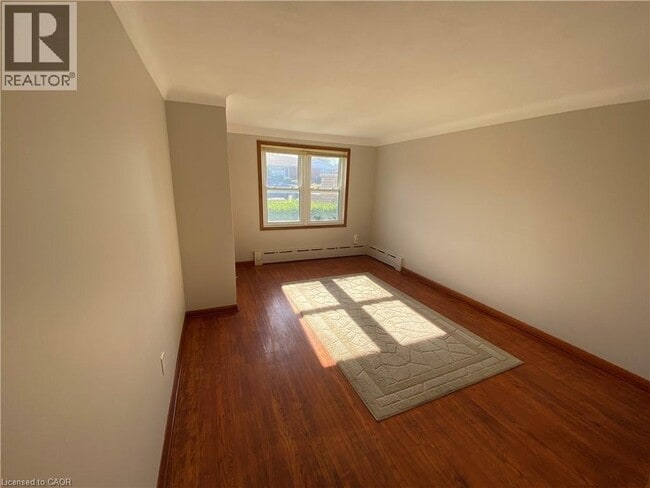 Building Photo - 300 Knoll St