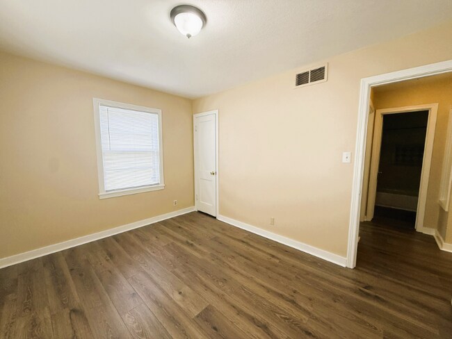 Foto del edificio - 1721 S Volutsia Ave