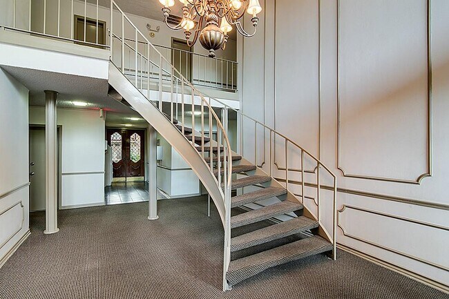 Building Photo - 2824 Briarhurst Dr