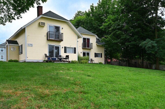 Building Photo - 173 Millwood St