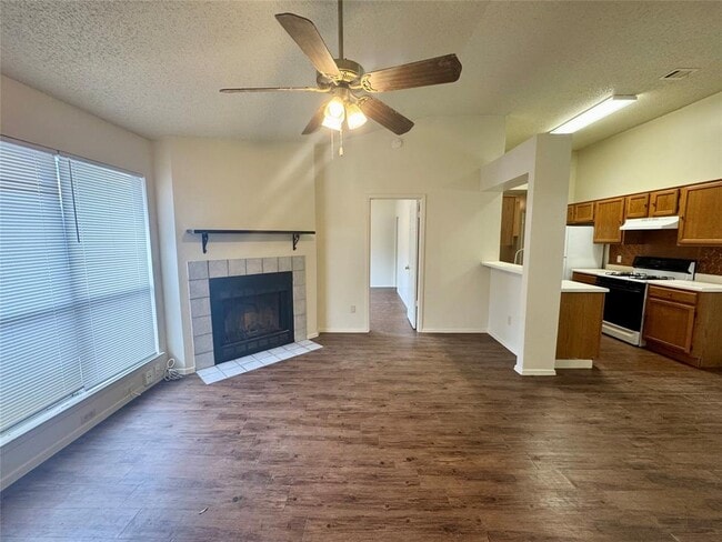 Building Photo - 1510 S Medina St