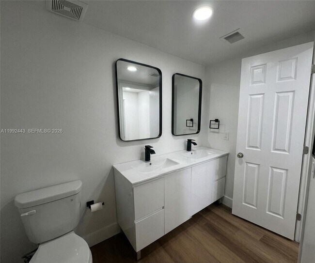 Foto del edificio - 5720 Rock Island Rd