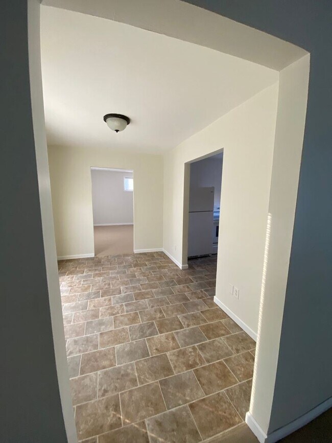 Building Photo - 3 br, 1 bath House - 2922 S 4th Street