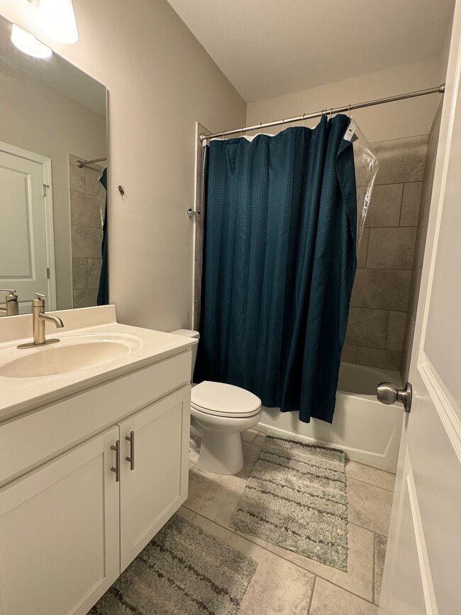 Building Photo - 3985 Redwood Dr