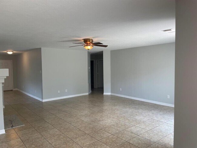 Building Photo - 2527 Pine Shadows Dr