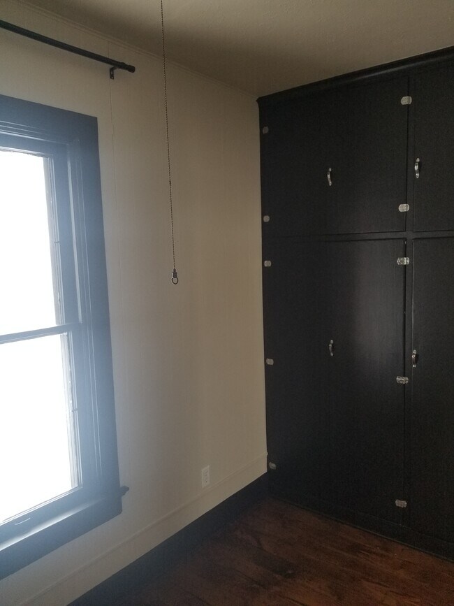 Foto del edificio - 1268 E Walnut St