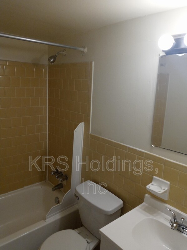 Building Photo - 1227 Nelson St