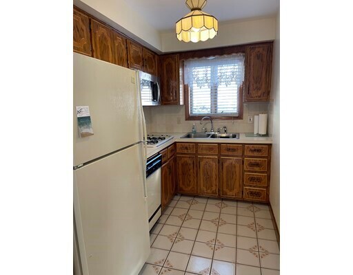 Primary Photo - 33 Sidney St