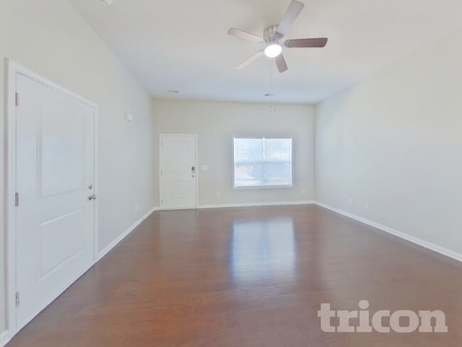 Building Photo - 474 Finch Ln