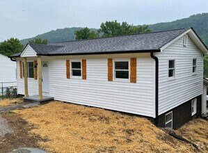 Building Photo - 3106 Greenway Dr