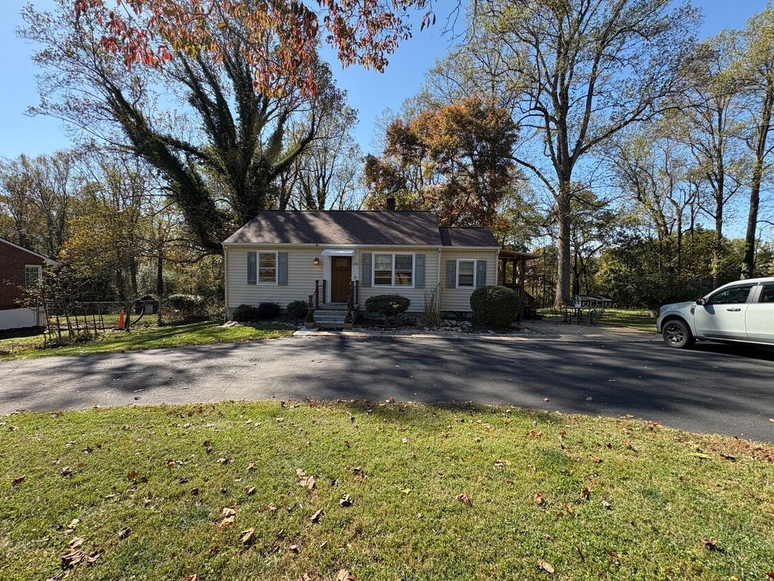 Primary Photo - Beautiful home with lots of custom touches...