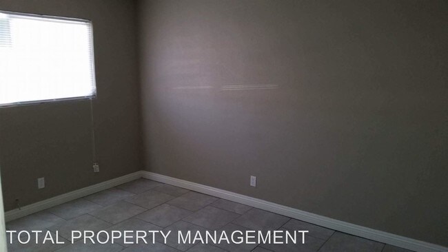 Building Photo - 486 North Cir