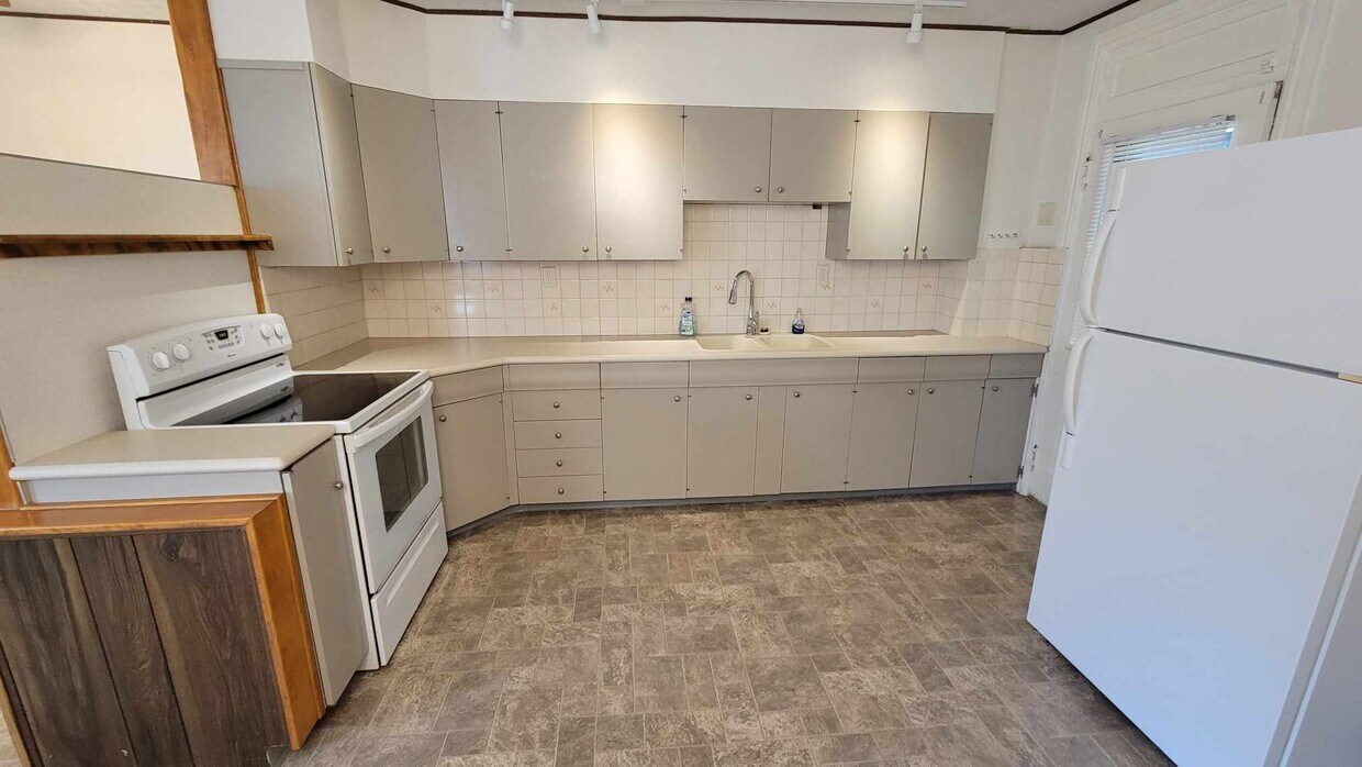 2913 Horseshoe Pike, Palmyra, PA 17078 Townhome Rentals in Palmyra PA