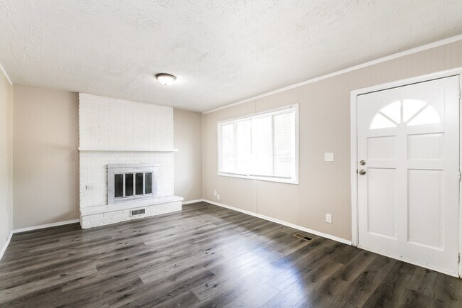 Building Photo - 3860 Arquette Dr