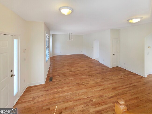 Building Photo - 136 Crumley St SE