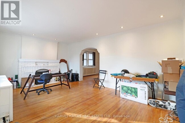 Building Photo - 6 Poplar Plains Crescent