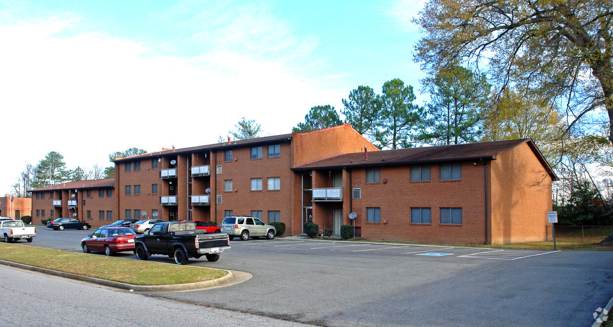 Primary Photo - Park Avenue Apartments