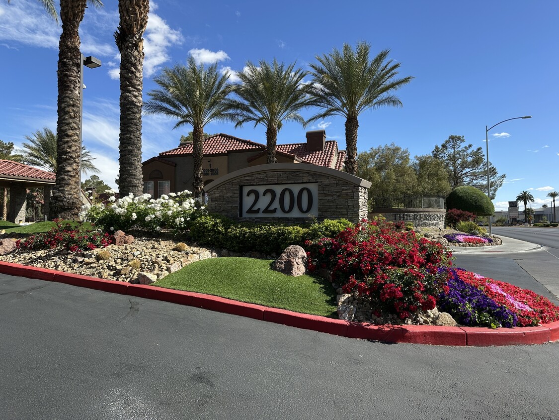 Foto principal - 2200 S Fort Apache Rd
