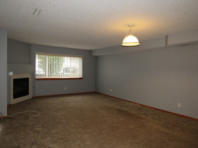 Building Photo - 3470 Parkwild Dr
