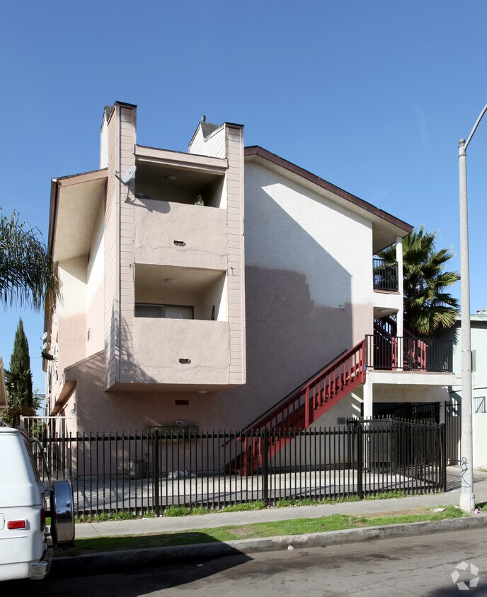 Building Photo - 751 Cerritos Ave