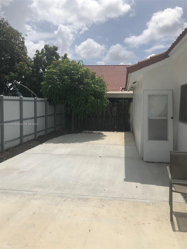 Foto del edificio - 5531 NW 188th St