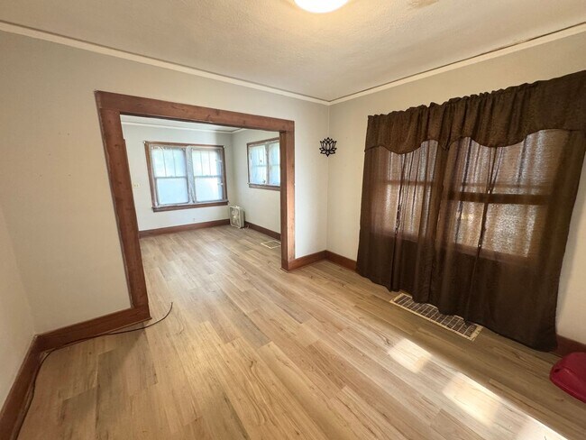 Foto del edificio - 2 bedroom 1 bathroom house for rent