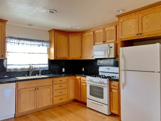 Building Photo - 1691 Albion Ct