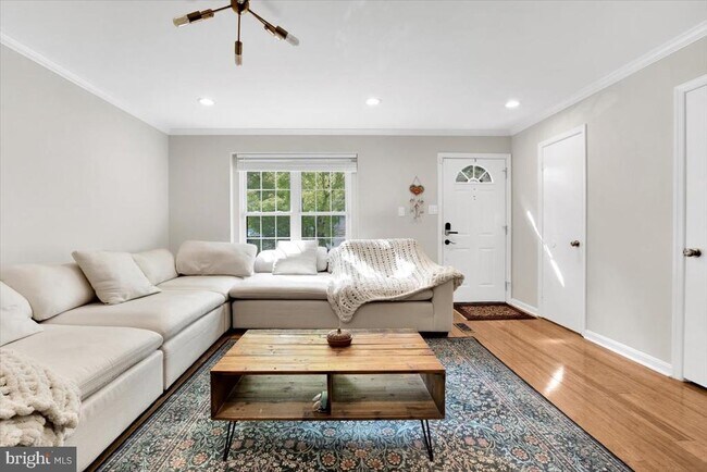 Foto del edificio - 8605 Western Oak Dr