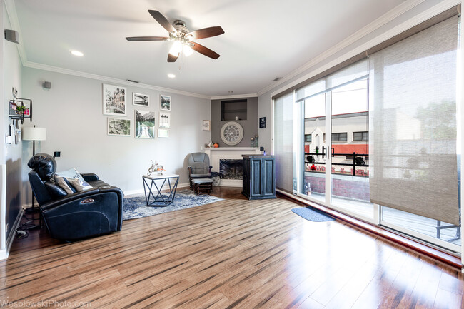 Foto del edificio - 2153 W Belmont Ave