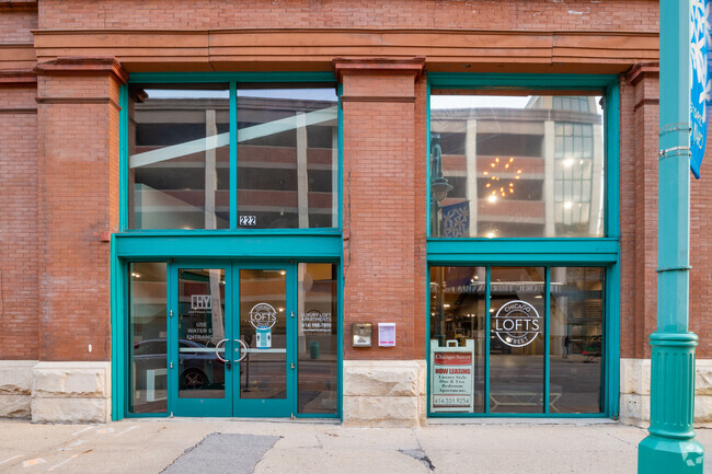 Entrada - Chicago Street Lofts