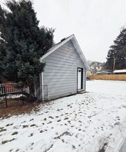 Building Photo - 323 Hughes St