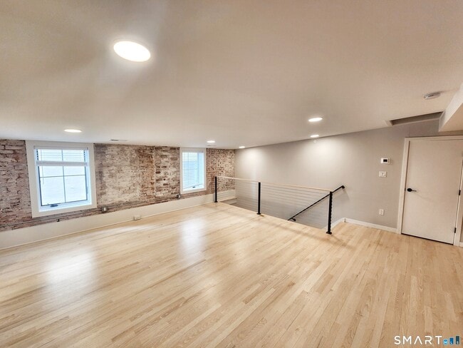 Building Photo - 7 Wall Street