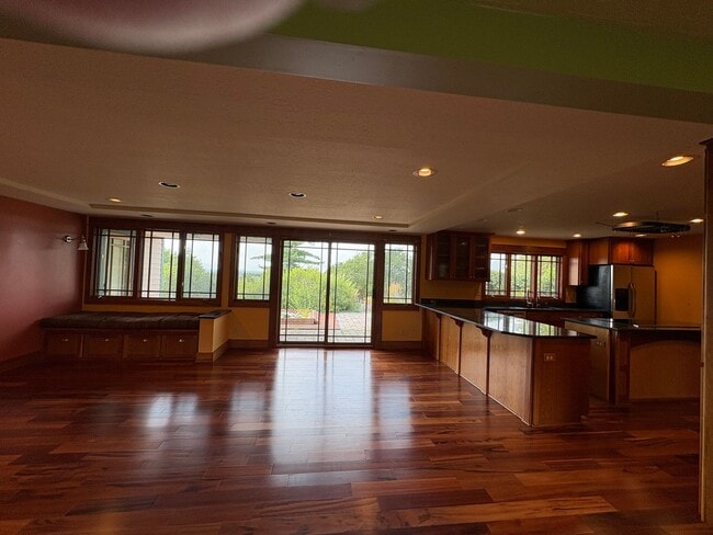 Building Photo - 631 W Crestline Dr