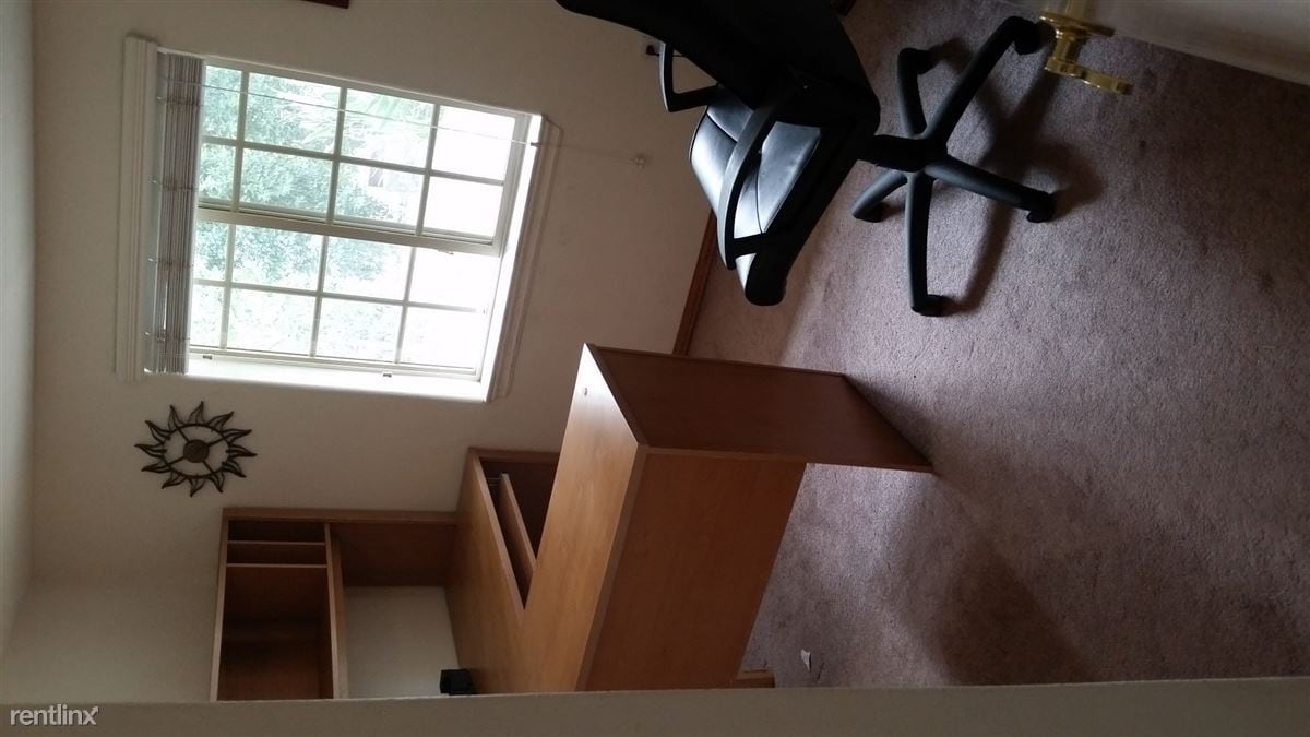 Primary Photo - 3141 Hillview Dr N