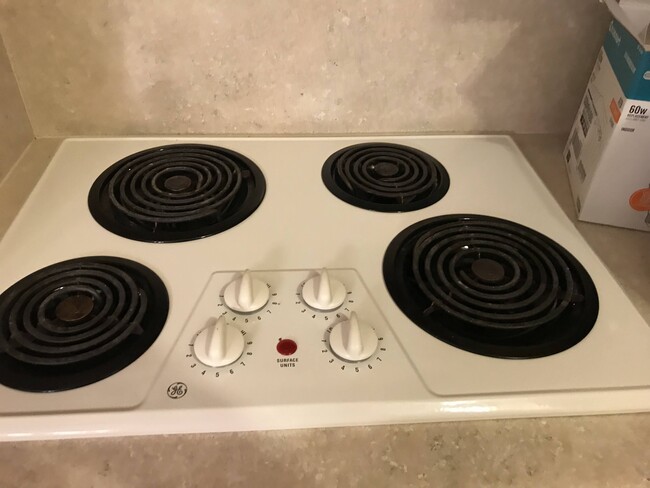 Stove - 200 21st Ave NW