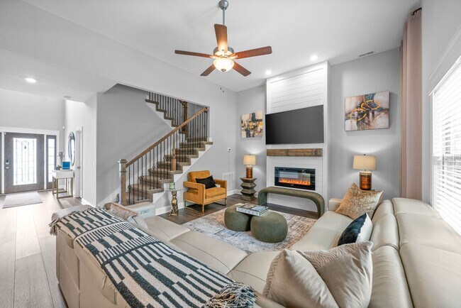 Foto del edificio - Modern 6-Bedroom Home with Open Layout & S...