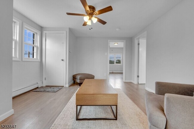 Foto del edificio - 634 Self Master Pkwy